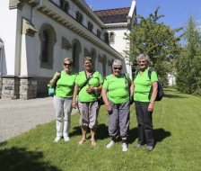 Kleines Gruppenbild vor schöner Kulisse