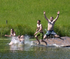 Die J&S Riege auf dem Floss