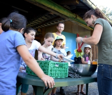 Salat und Spaghetti zum Znacht