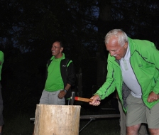 Wie viele Schläge braucht er wohl?