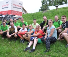 Die Velogruppe bei Rölä zu Gast