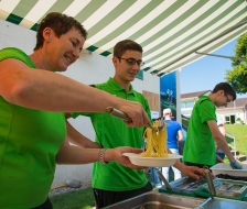 Ida bei der Spaghetti-Ausgabe