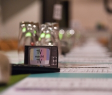 Die Tischdekoration lässt auch das Herz des Fernseh-Muffels höher schlagen