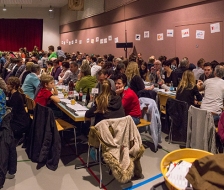 Für die vielen Besucher mussten zusätzliche Tische und Stühle organisiert werden