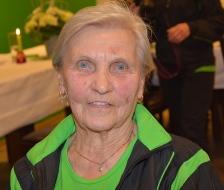 Rösli Gähwiler wird für 50 Jahre Mitgliedschaft geehrt