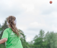 So weit wie möglich werfen!