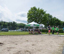 Die älteren müssen Kugelstossen