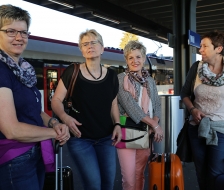 Alle warten auf den Zug