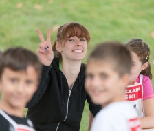 Céline überwacht die Anmeldungen am Gruppenwettkampf