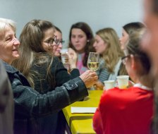 Mit allen wird angestossen