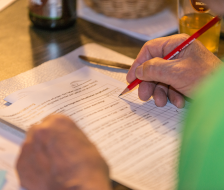 Fragebogen zu Sport-verein-t werden ausgefüllt