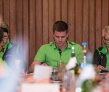 Roman Gmür führt durch die Versammlung