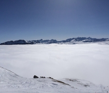 Über der Wolkendecke die Sonne geniessen