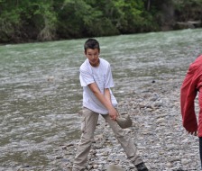 Wer wirft den Stein am weitesten?