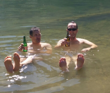 Ihnen scheint das kalte Wasser zu gefallen