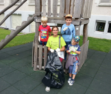 Auch der Spielplatz wird gesäubert