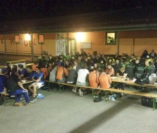 Eine riesige Truppe ist beisammen