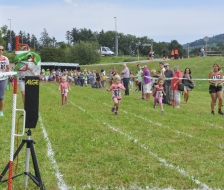 Alle feuern die Läufer an