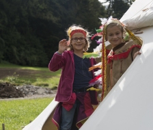 Das Tipi wird in Augenschein genommen