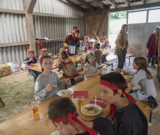 Das leckere Mittagessen füllt die Mägen