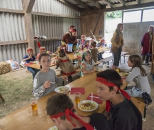 Das leckere Mittagessen füllt die Mägen