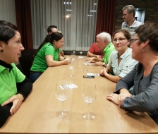 ein weiterer grüner Tisch
