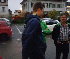 Roman begrüsst die Anwesenden