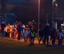 Wir marschieren zum Wald