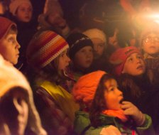 Alle hören gebannt zu