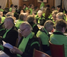 Die Gesellschaft ist komplett