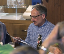 Werner verliest den Revisorenbericht