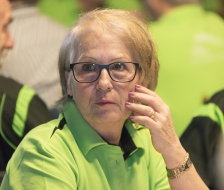 Vor der Versammlung