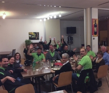 Man lässt den Abend ausklingen