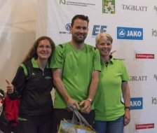 Die Geschenktasche gehört uns!