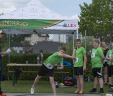 Das Kugelstossen ist dran.