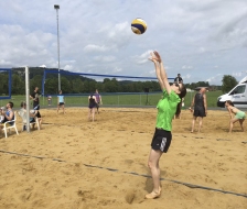 Anja half der Aktivriege in der zweiten Gruppe aus