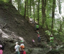 Am Bach wird abgekühlt