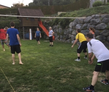 Volley in kleinem Feld