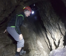 Reto erkundschaftet unwegsames Gebiet