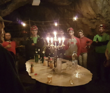 Der Apéro in der Höhle