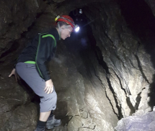 Reto erkundschaftet unwegsames Gebiet