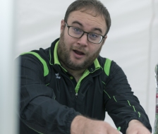 Dave killt einen Zettel