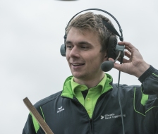 Andrin bedient die Startklappe