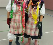 Wer versteckt sich denn da drunter?